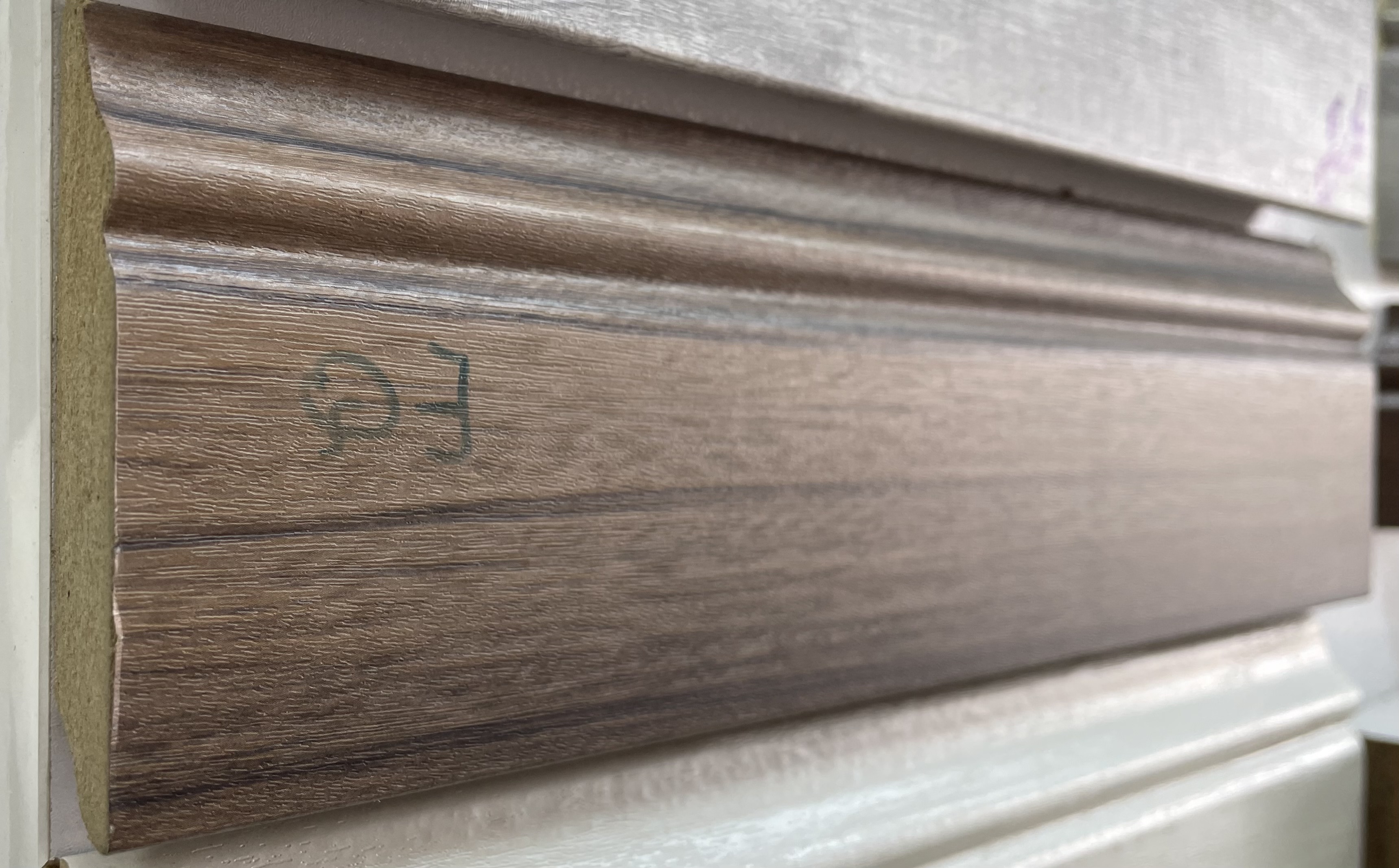 قرنیز 16میل mdf